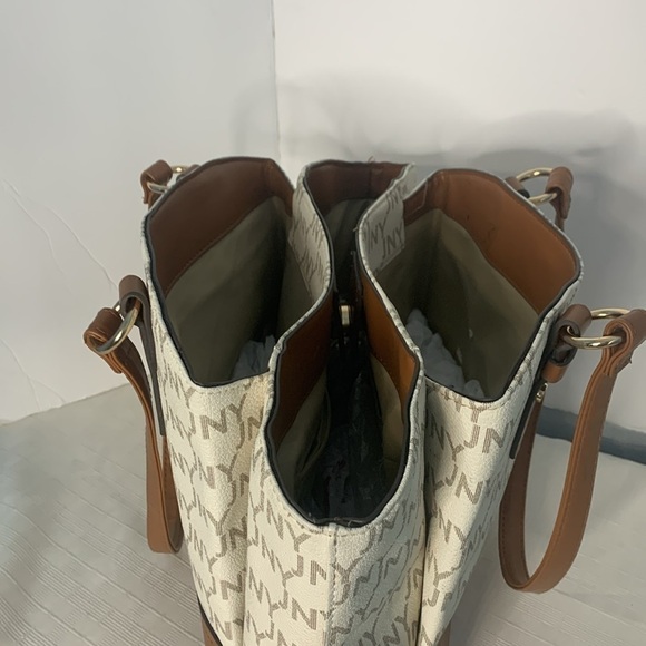 Jones, New York satchel - Picture 6 of 11